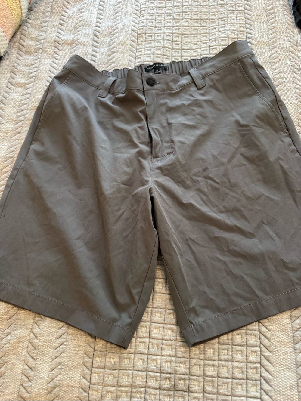 Banana Republic Men's Olive-Grey Flat Front Shorts